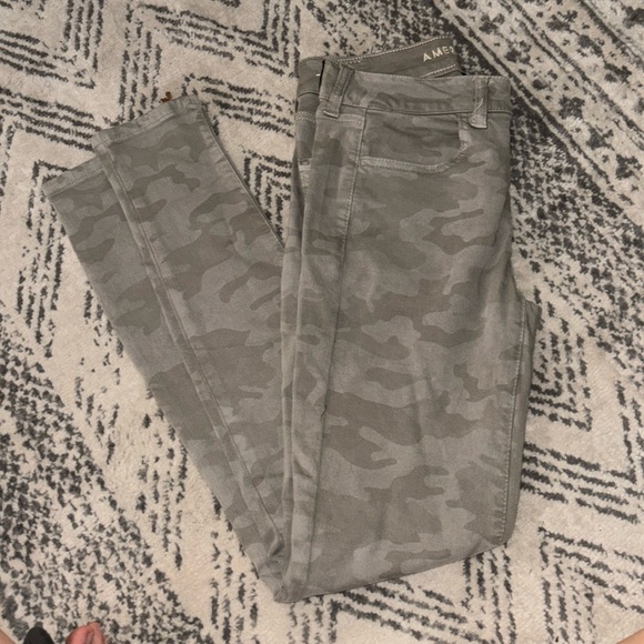 COPY - AE NWOT CAMO JEGGINGS - Picture 1 of 4
